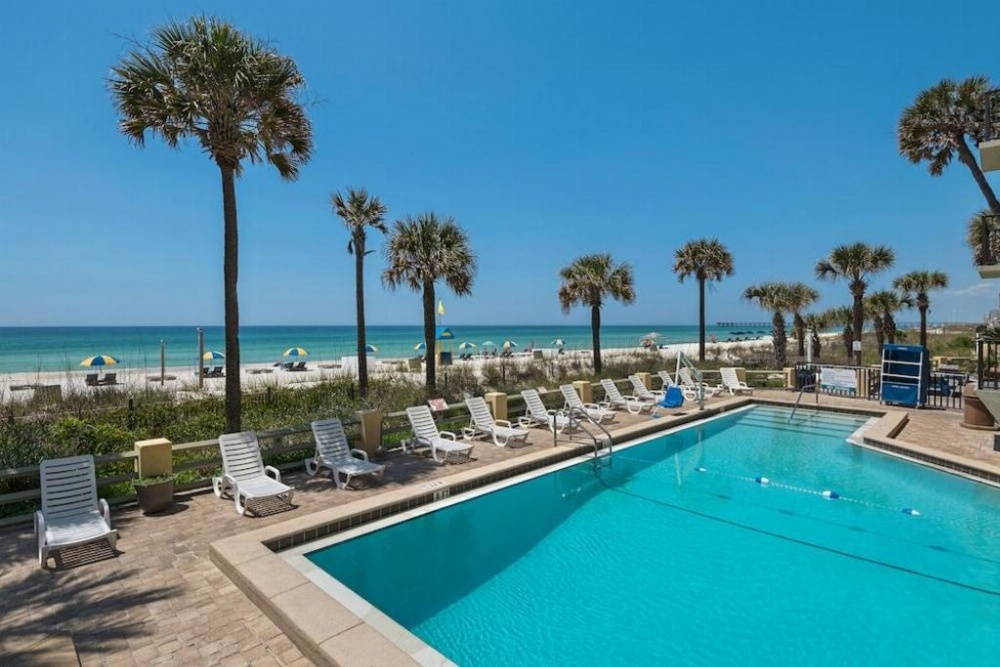 Ramada by Wyndham Panama City Beach / Beachfront