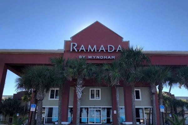 Ramada by Wyndham Panama City Beach / Beachfront image 11