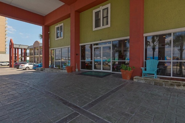 Ramada by Wyndham Panama City Beach / Beachfront image 14