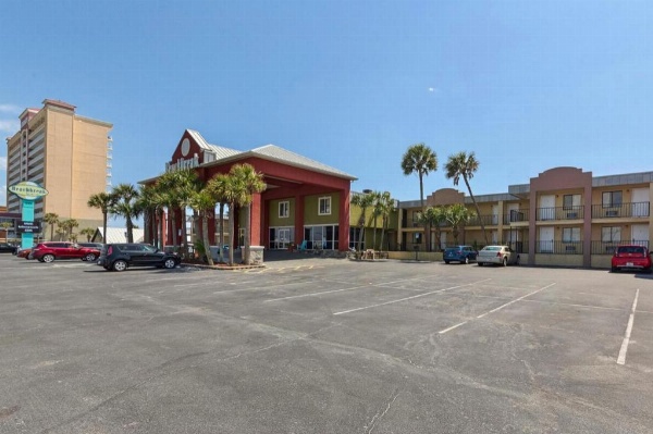 Ramada by Wyndham Panama City Beach / Beachfront Main image