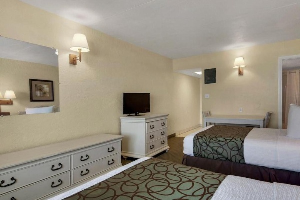 Ramada by Wyndham Panama City Beach / Beachfront image 25