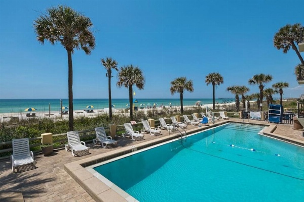 Ramada by Wyndham Panama City Beach / Beachfront image 4
