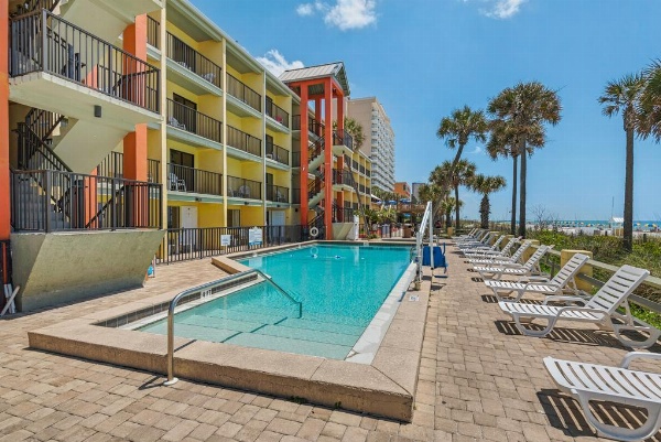 Ramada by Wyndham Panama City Beach / Beachfront image 9